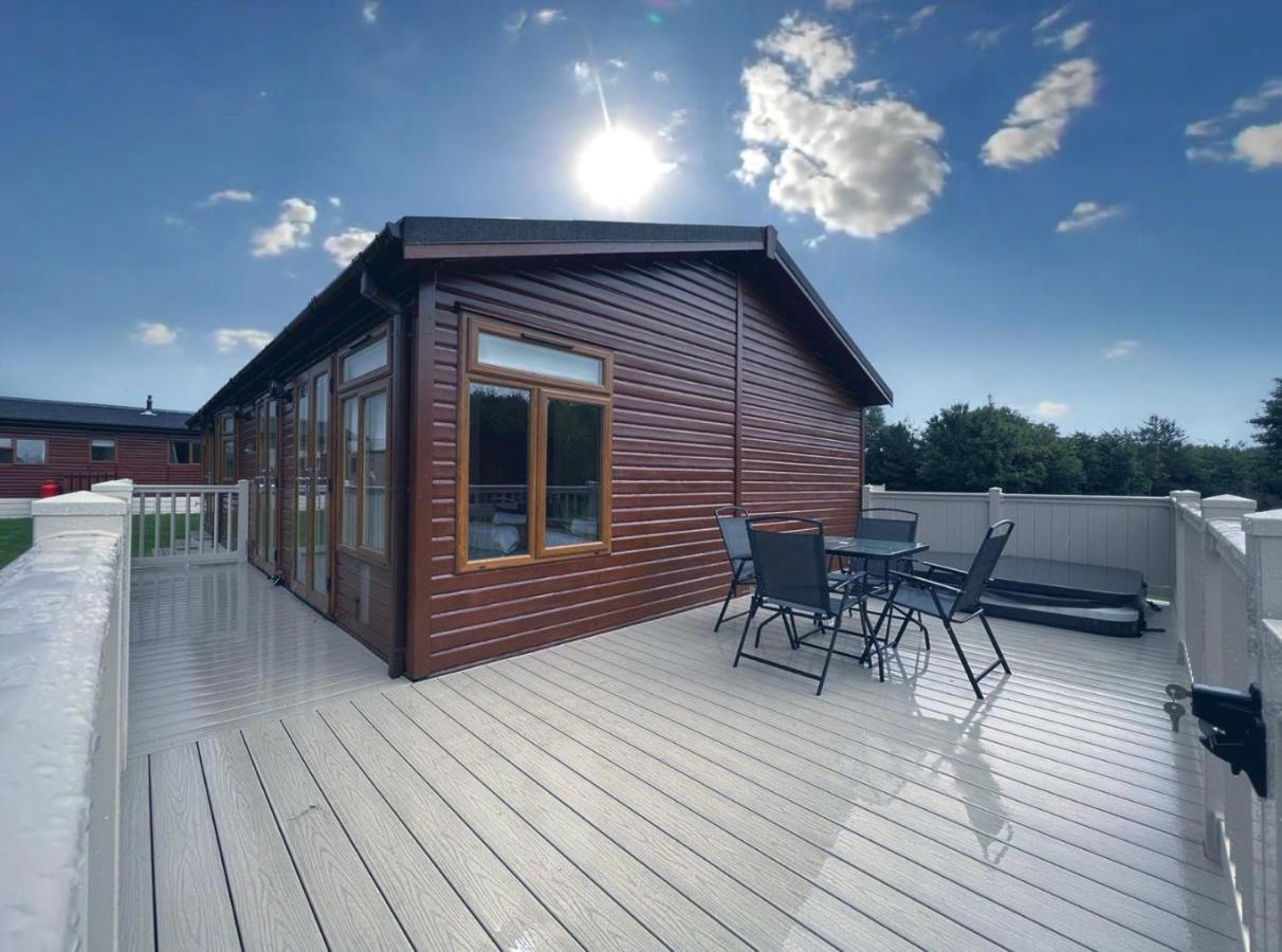 Lodge Chestnut With Hot Tub